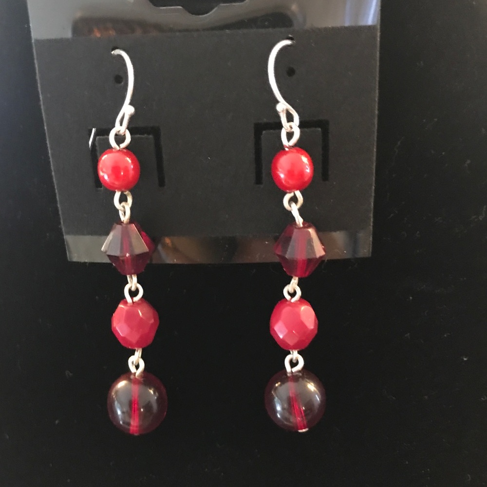 Jewelery- dangling red round stone earrings